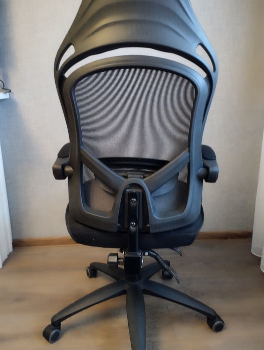Офісне, комп'ютерне крісло.