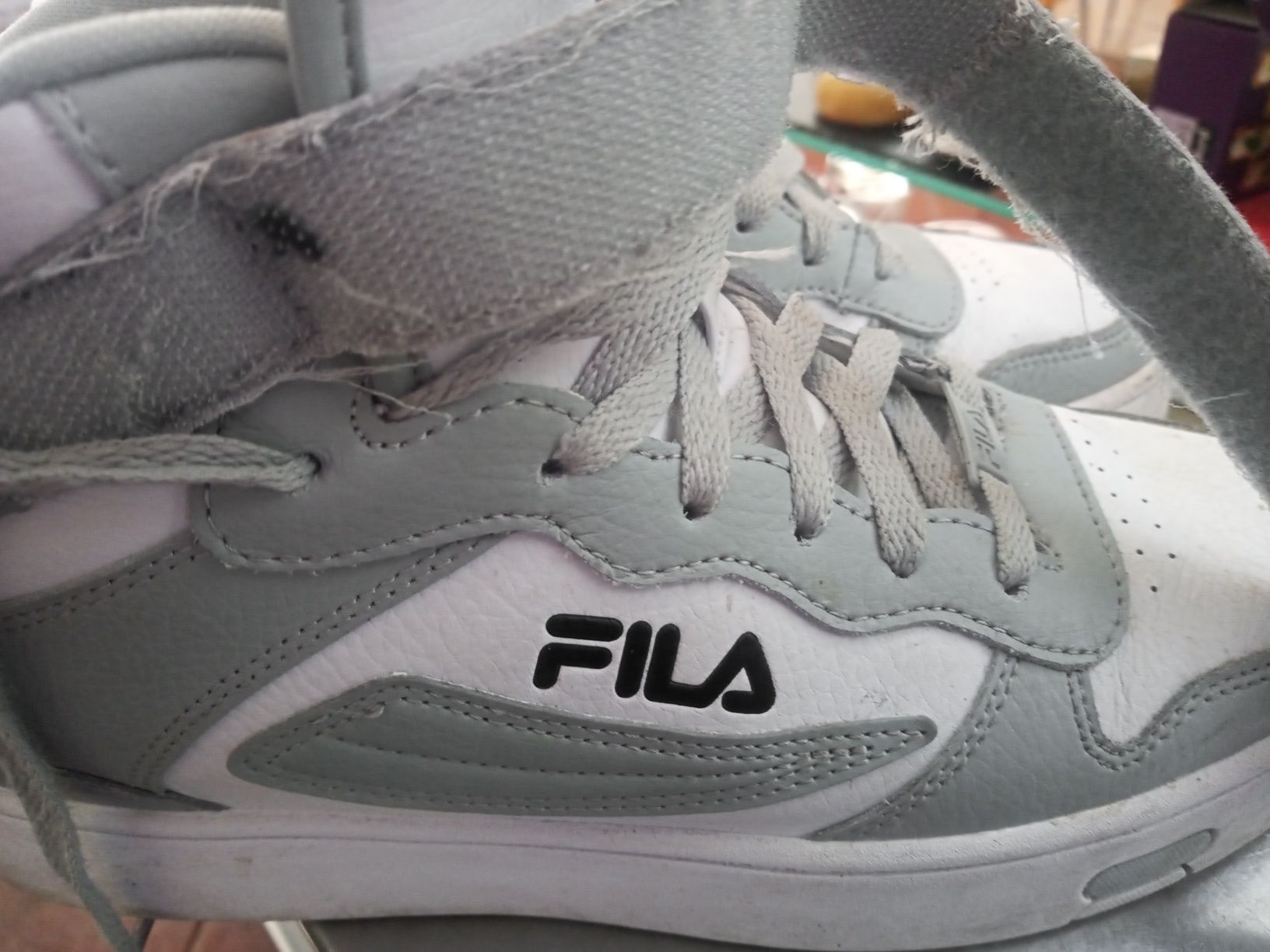 Tenis bota Fila.