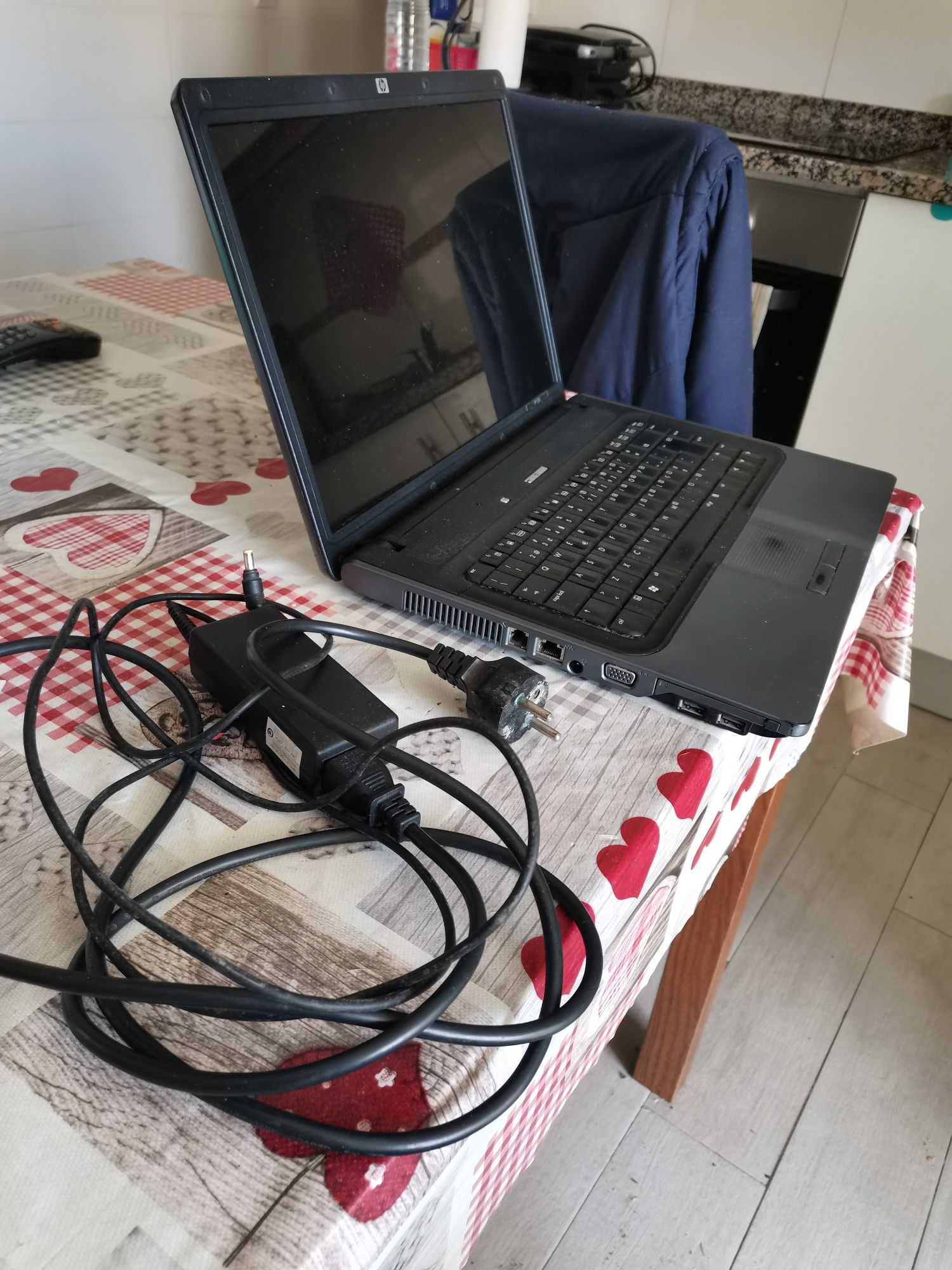 Portatil hp 530 a trabalhar