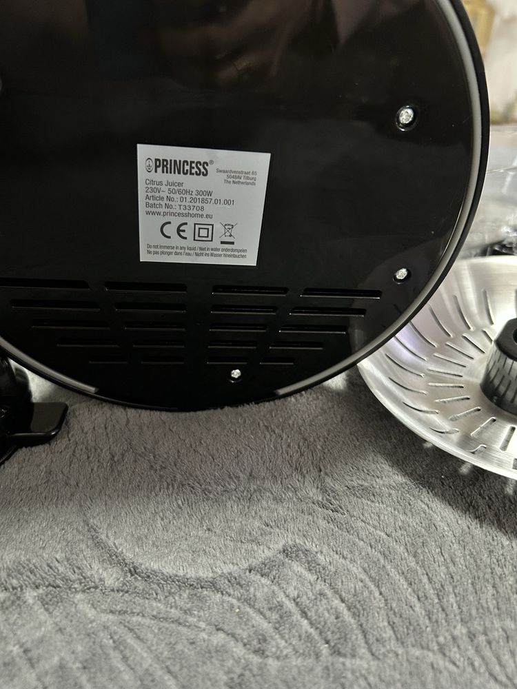 Elektryczna wyciskarka do cytrusów Princess 300W czarna z filtrem