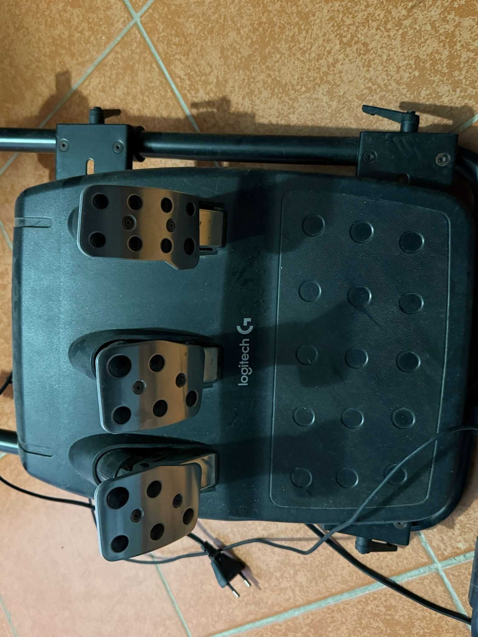 Volante G29 com manete de velocidades, cockpit (NextLevel Racing)