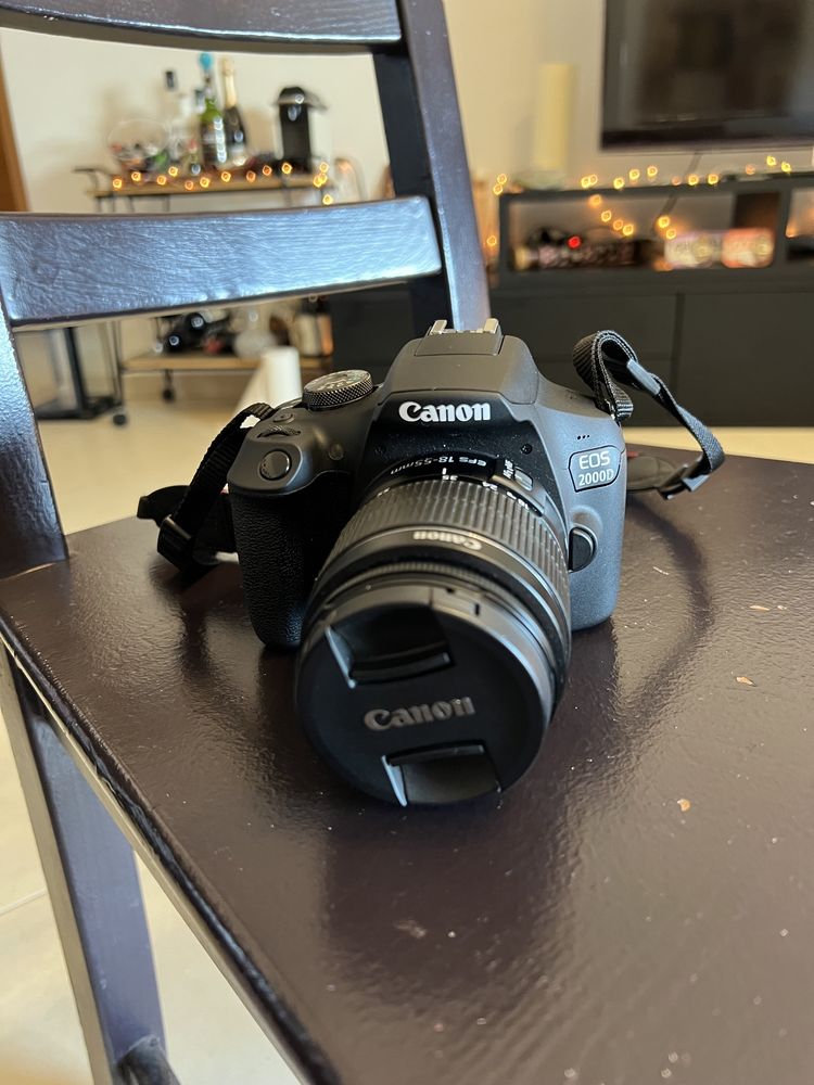 Kit Máquina Fotográfica CANON EOS 2000D + 18-55 mm f/3.5-5.6 DC