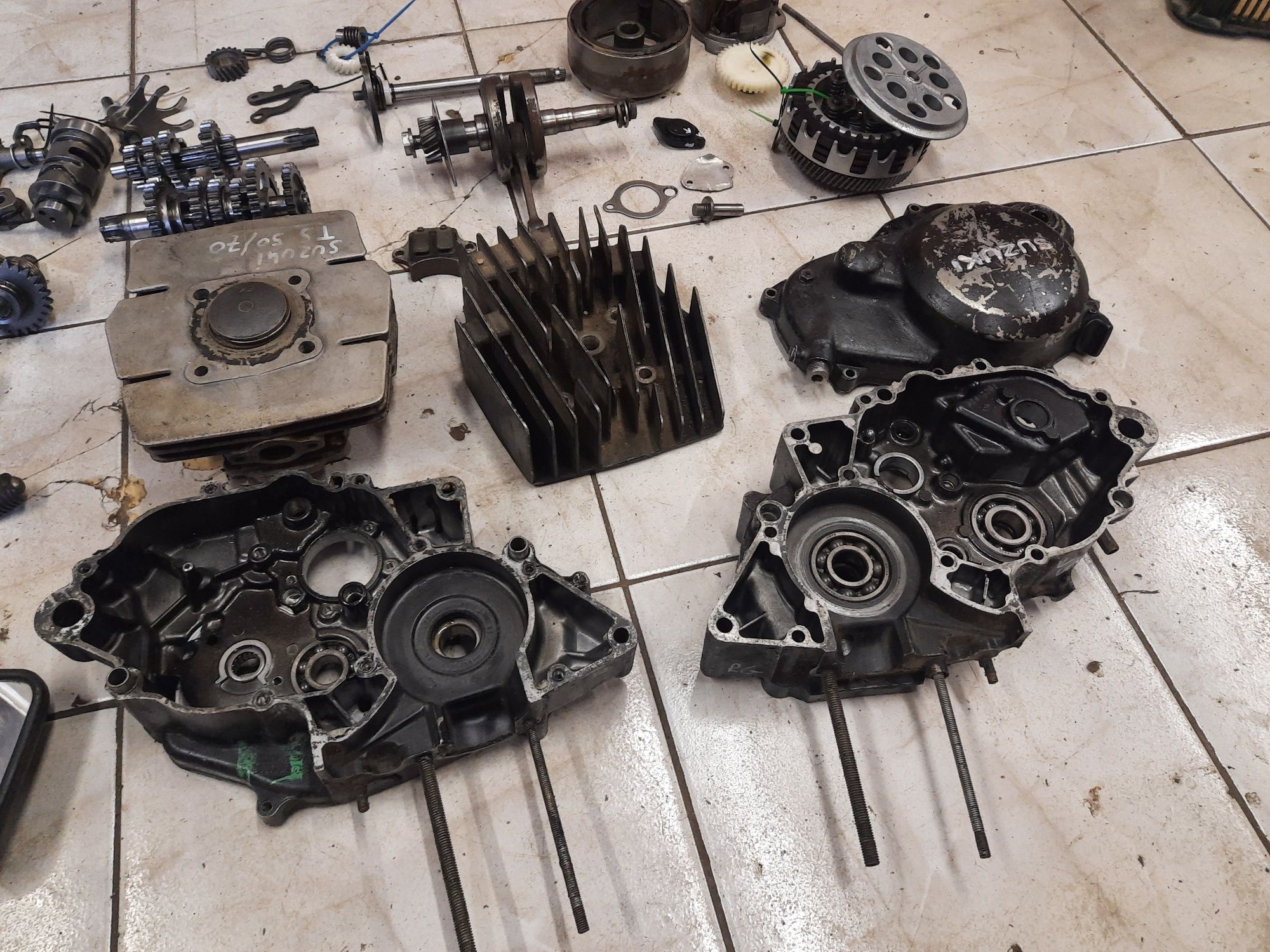 Suzuki TS 50 części cylinder głowica skrzynia wał kopka lusterko