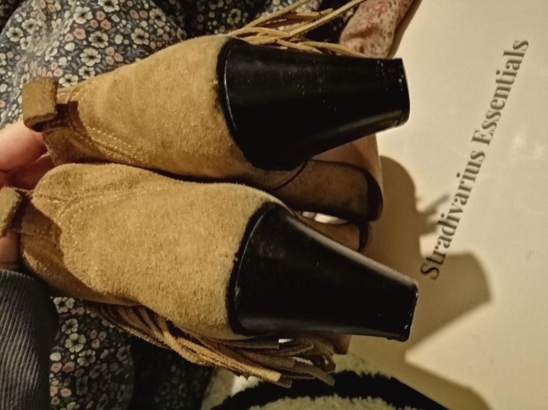 STRADIVARIUS buty Kowbojki frędzle, beż _ Rozm. 36