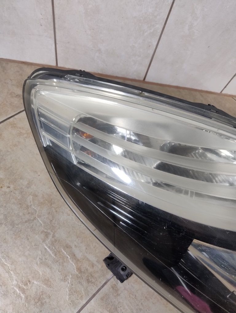Renault grand scenic 3 lampa prawy przód uszkodzone mocowania Europa