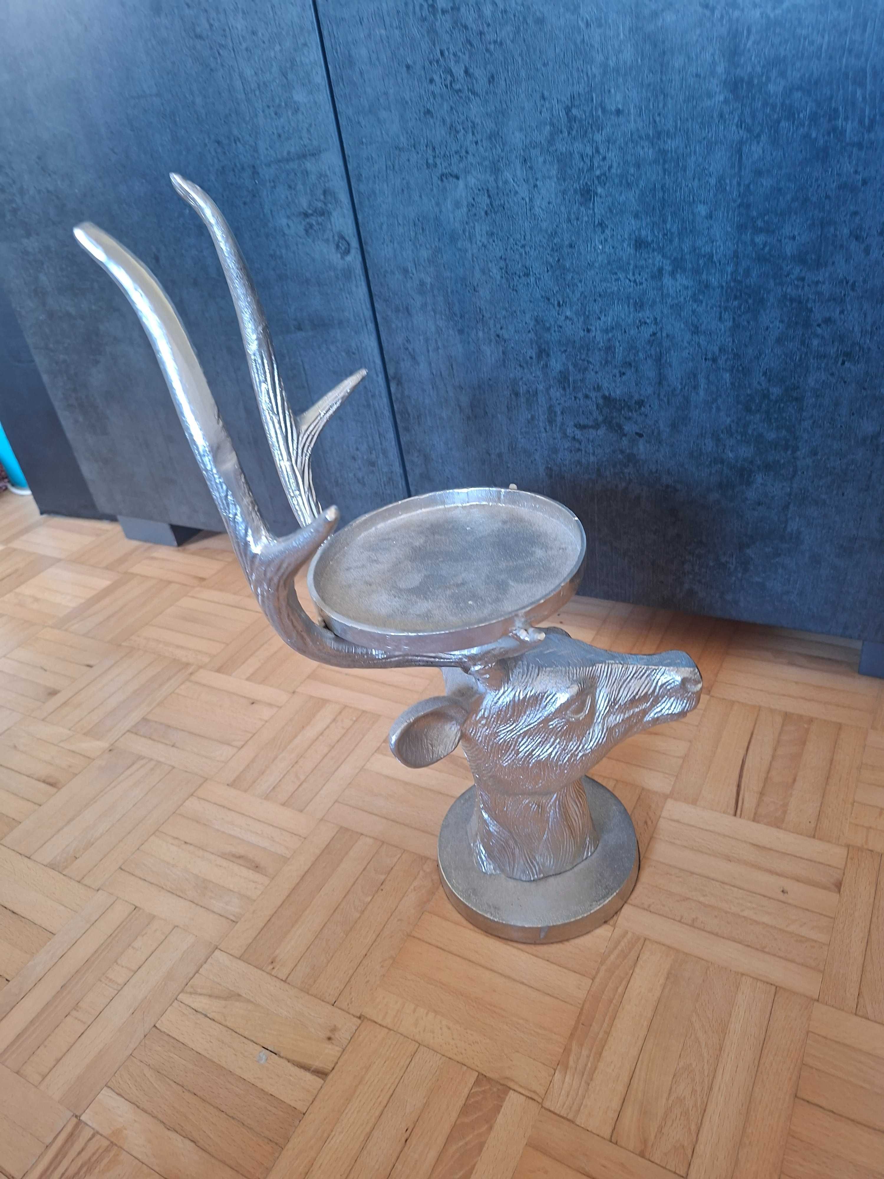 Metalowy świecznik