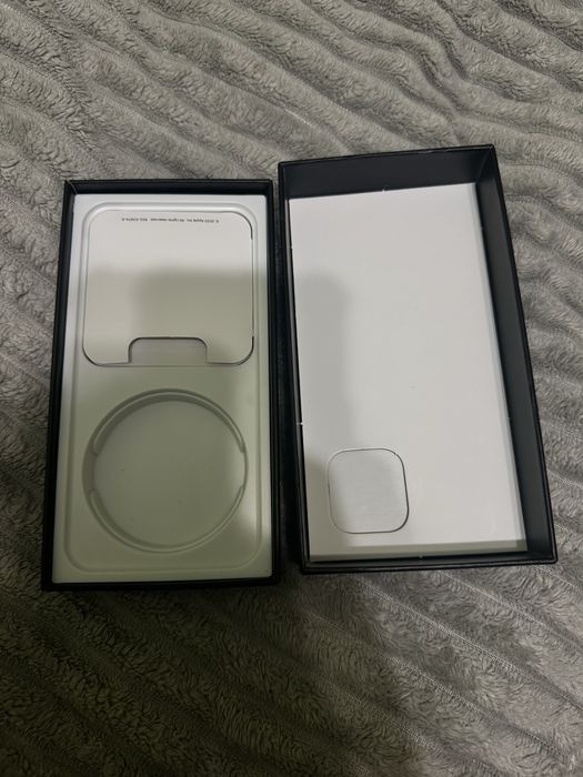 Коробка з айфона 13 про 128