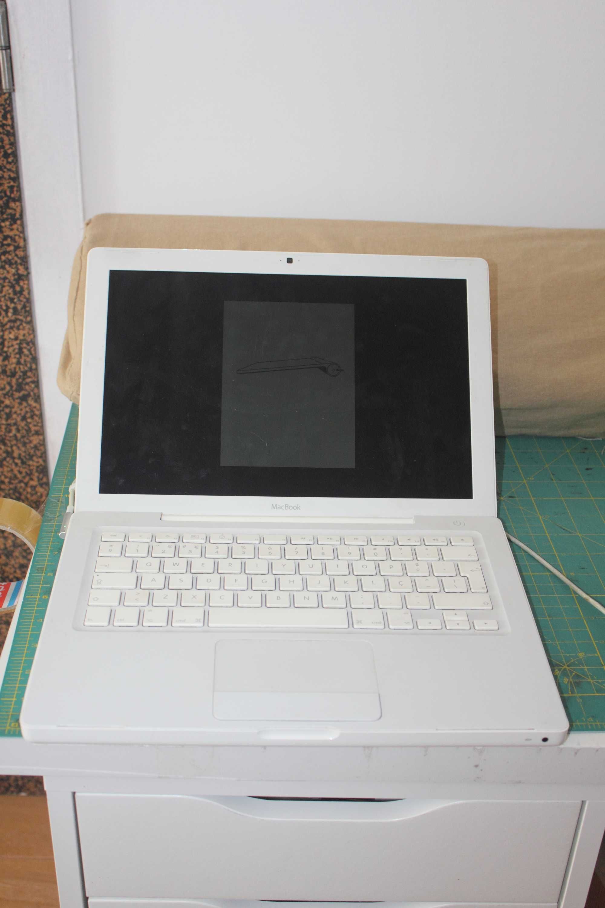 Apple Macbook 13" W 2,4 - 2Gb - 160 - SD