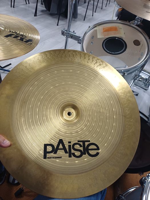 Prato Paiste tamanho  18 china