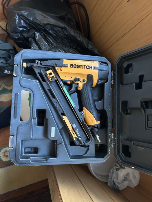 Продам два гвоздезабивных пистолета