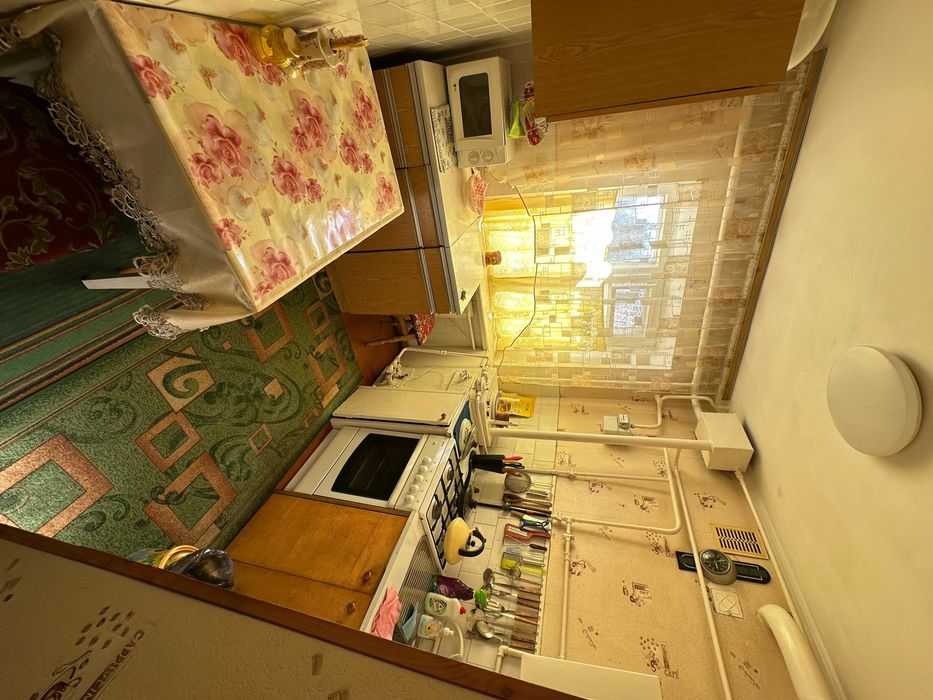 Продам двокімнатну квартиру в центрі смт. Білогір’я