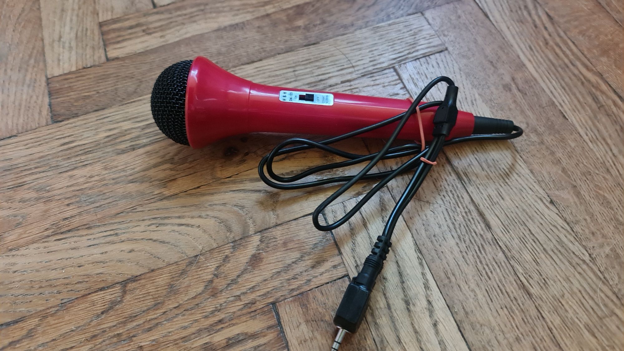 Mikrofon czerwony