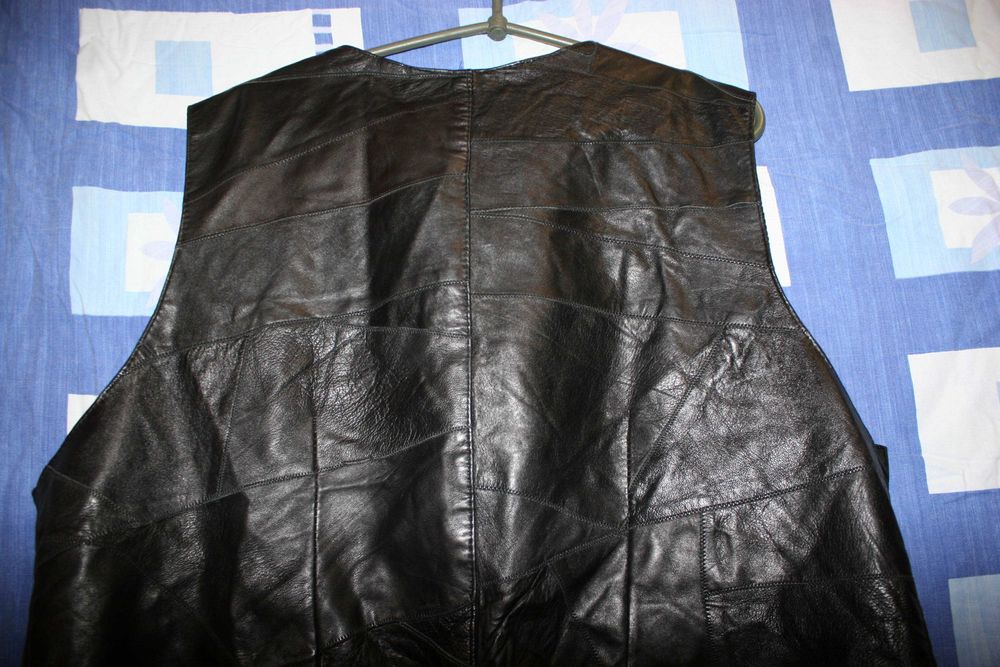 Мужская кожаная жилетка можно для мото