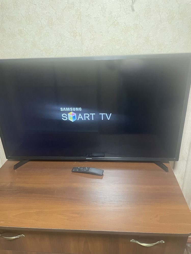 SAMSUNG Модель: UE40J5200AU Smart.