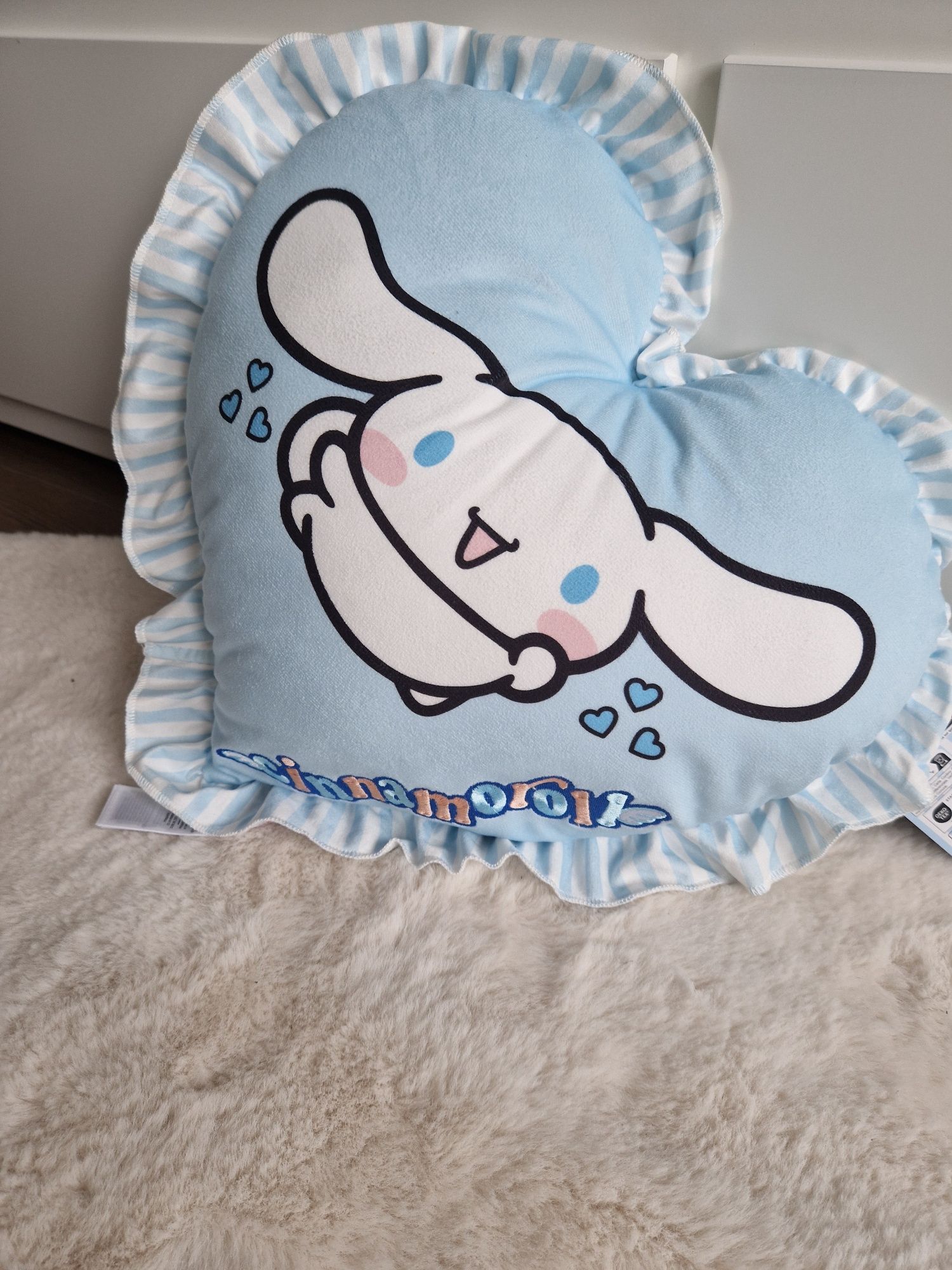 Śliczna poduszka serduszko Cinnamoroll Primark