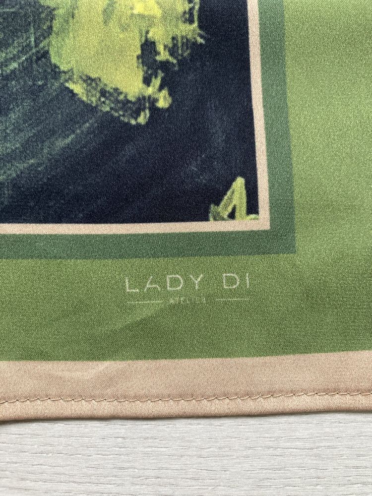 Хустина з натурального шовку від українського бренду Lady Di