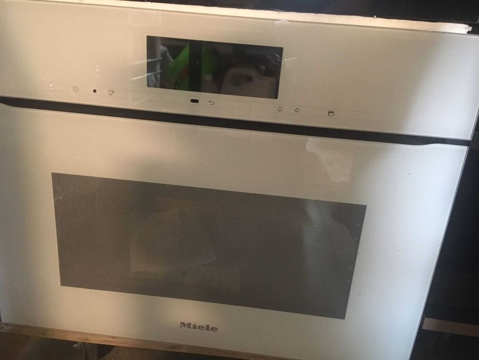 Bezuchwytowy piekarnik z kuchenką mikrofalową Miele H 7840 BMX