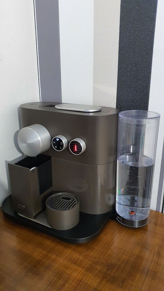 Máquina Café Nespresso Expert D80