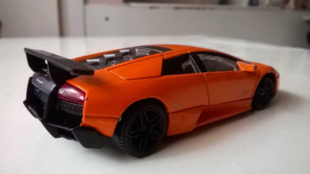 LAMBORGHINI Murcielago LP670-4SV model metalowo-plastikowy; skala 1:43
