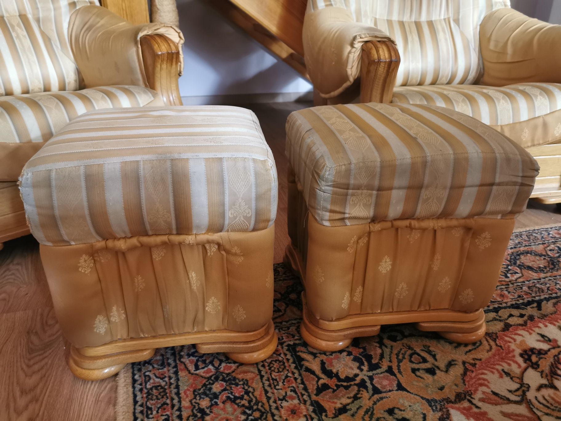 Dwa fotele + dwa pufy