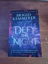 Defy the night w j. Angielskim - Brigid Kemmerer