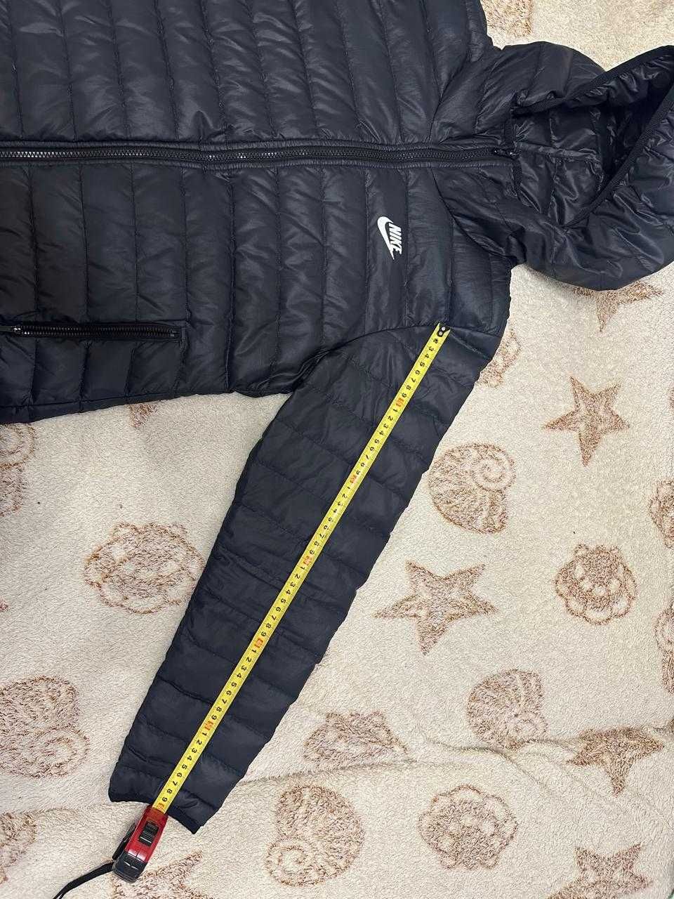 Куртка Nike жіноча