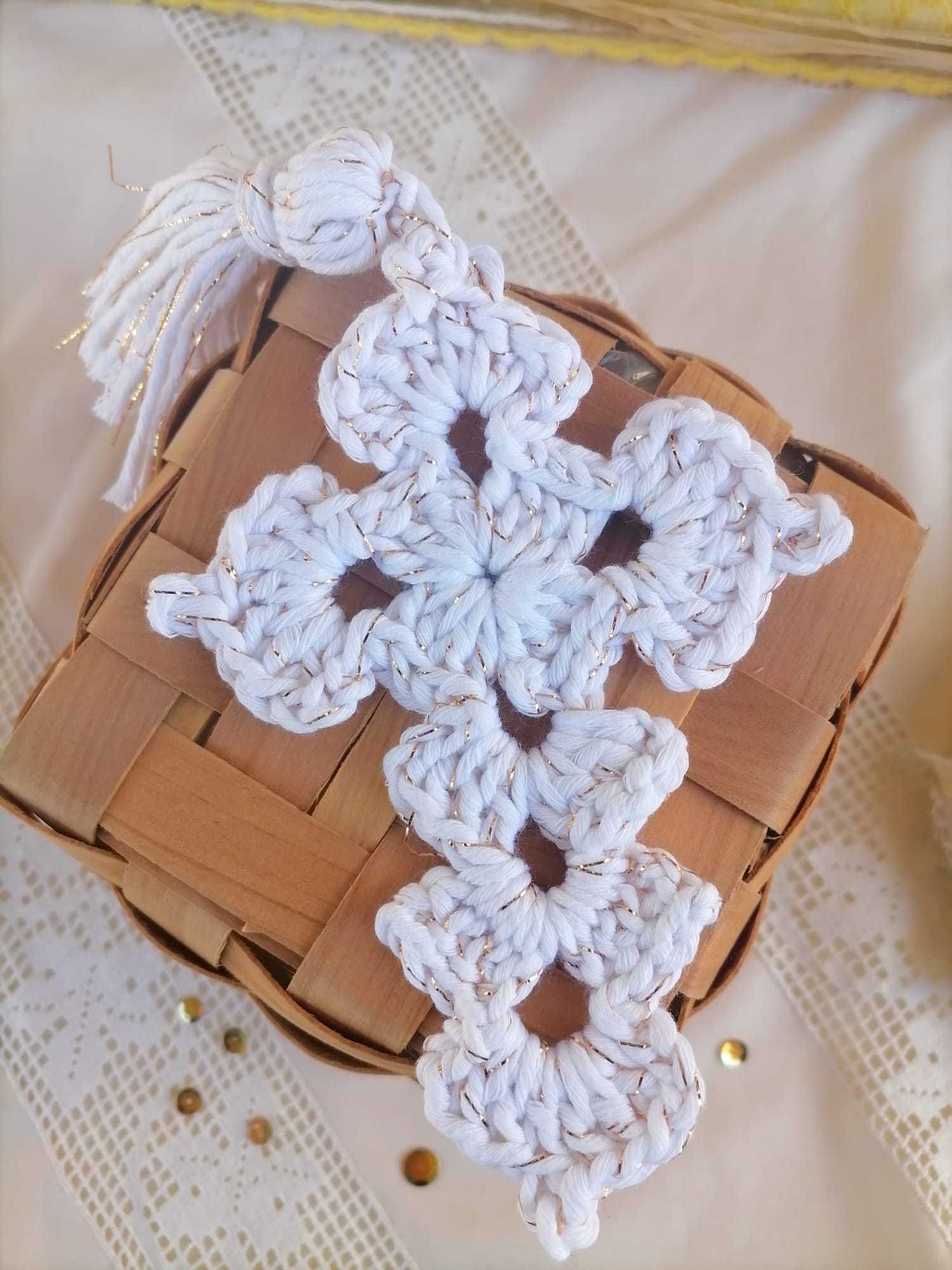 Cruz de Crochet - Branco e Dourado - Feito à mão