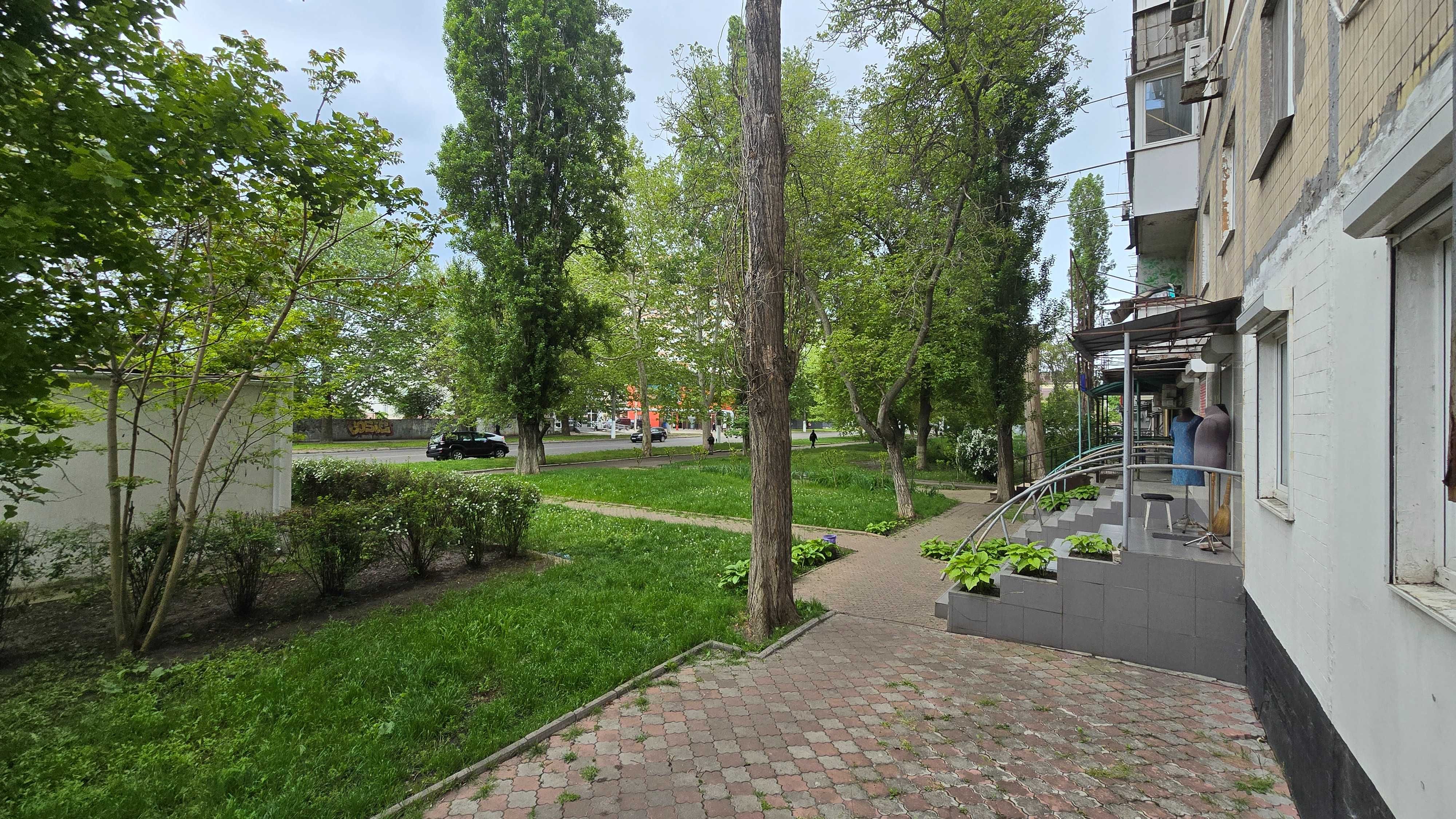 Продам нежилое помещение 52 м2, под офис, магазин, банк. Ак. Королева