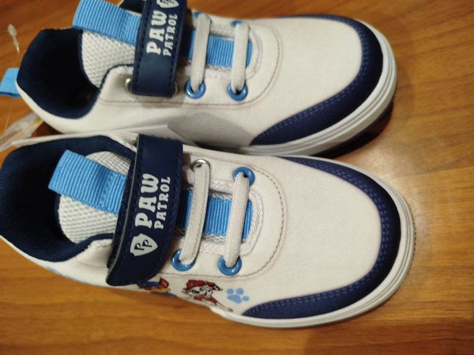 Buty sportowe Paw Patrol ze świecącą podeszwą rozmiar 29 Nowe