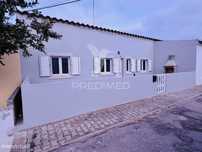 Moradia T1 transformada em T3 totalmente remodelada