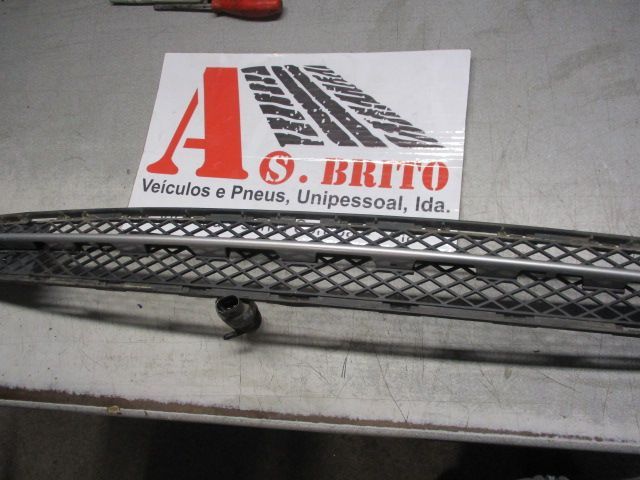 Grelha e vasos agua e esguiche Mercedes C220 CDi