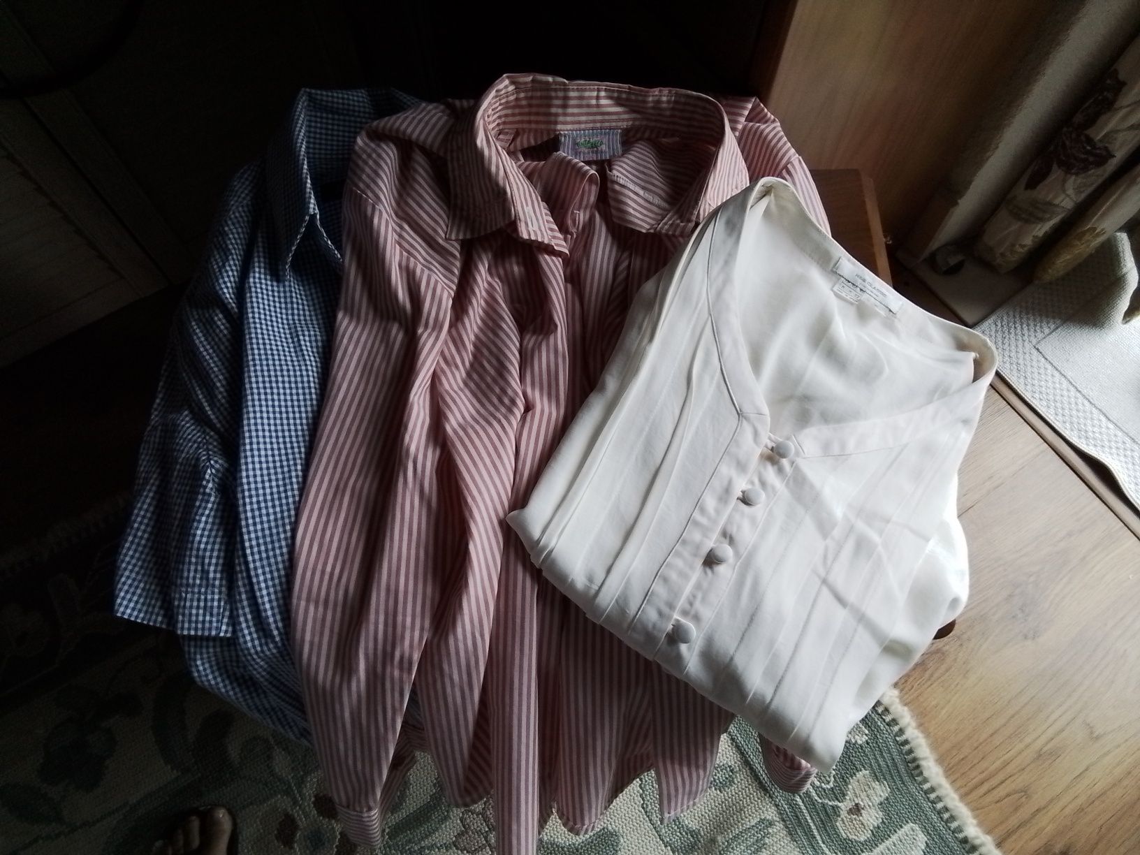 Blusas e camisas