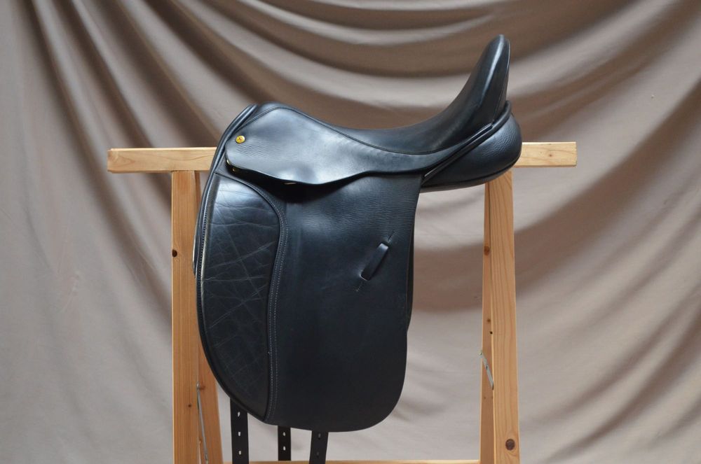Black Country siodło ujeżdżeniowe szerokie  17,5" W