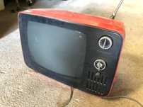 Televisao vintage vermelha