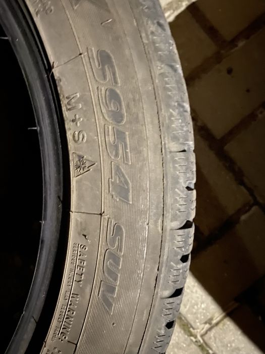Sprzedam używane zimowe opony 235/50/19