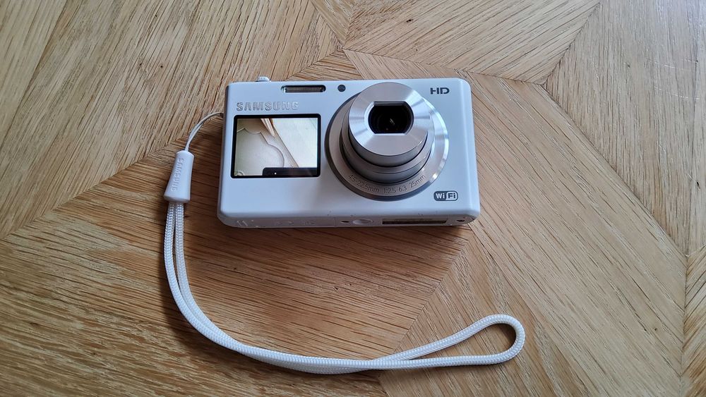Фотоаппарат Samsung DV150F. Все работает. Состояние нового.