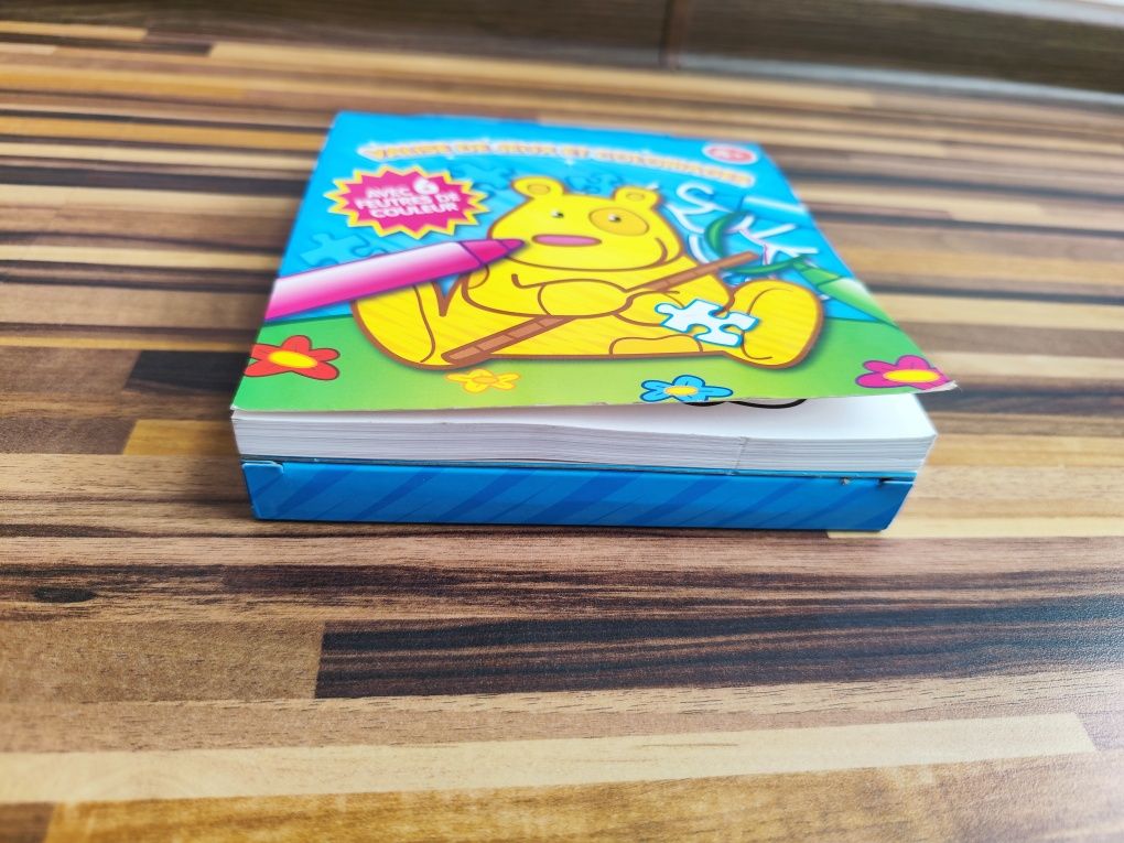 Podróżna kolorowanka + flamastry 6 sztuk YOYO books