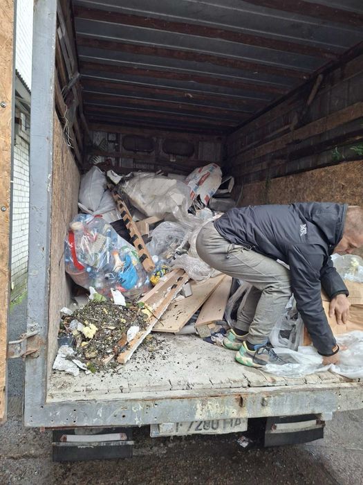 Вантажники. Вантажні перевезеня. Вивіз смітя. Грузчики. Грузоперевозки