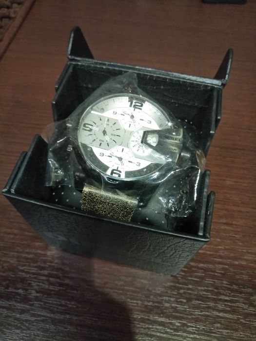 Продам часы Diesel
