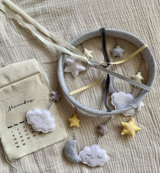 Мобіль фетровий в дитяче ліжечко