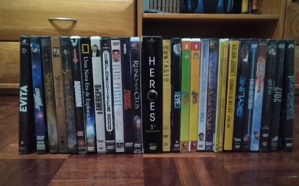 COLEÇÃO DE DVDs (vários géneros)