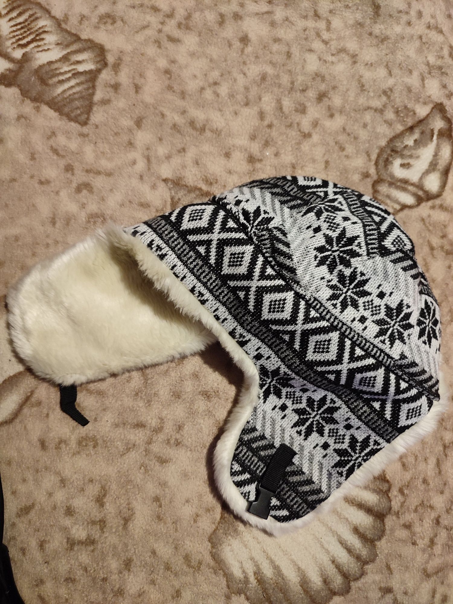 Зимняя шапка ушанка с орнаментом