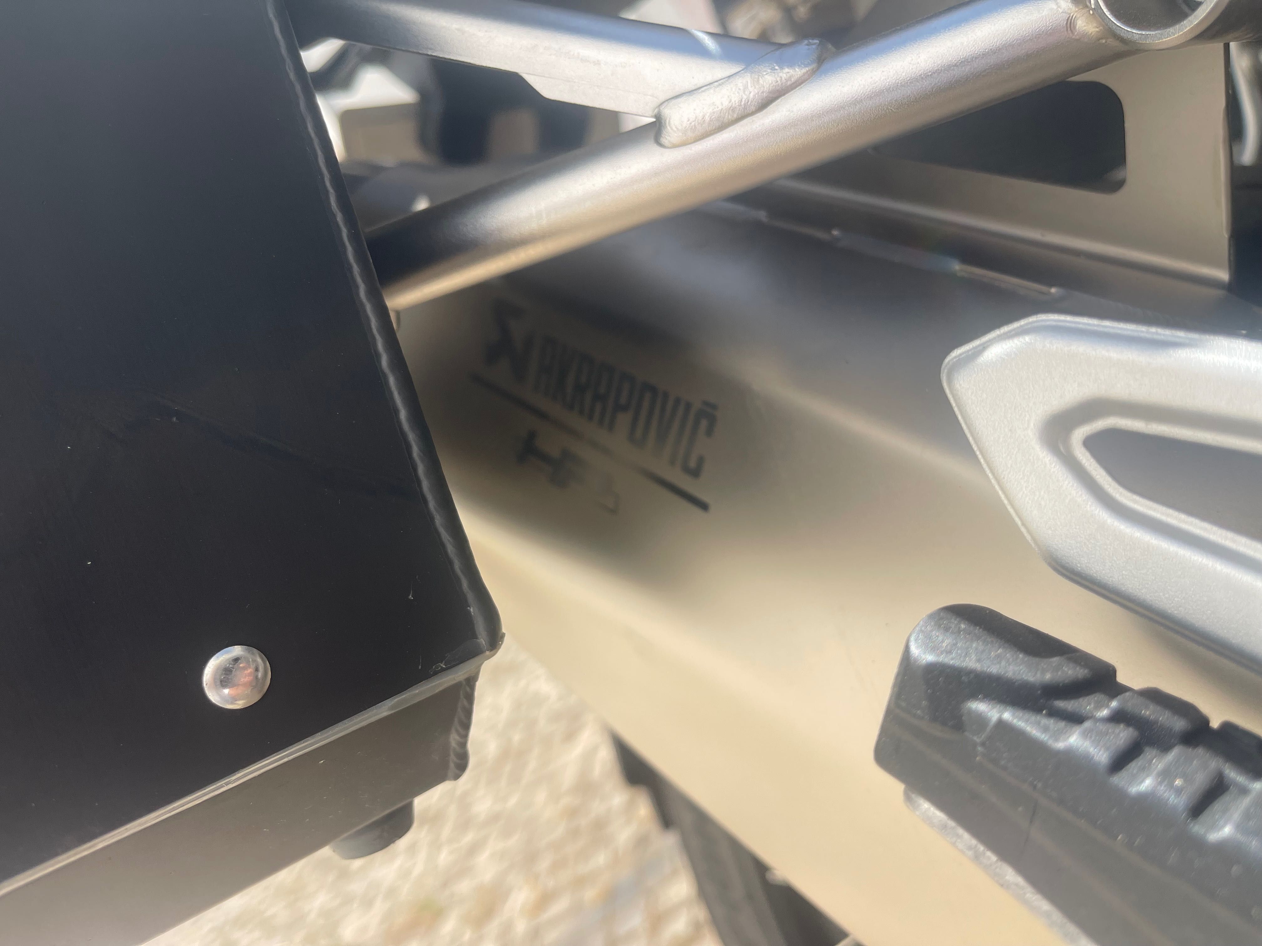 BMW R1250 GSA poucos kms, chassi rebaixado de fábrica e Akrapovic