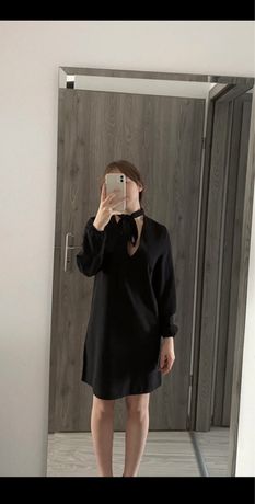 Czarna koszulowa sukienka z wiązaniem na szyi MISSGUIDED