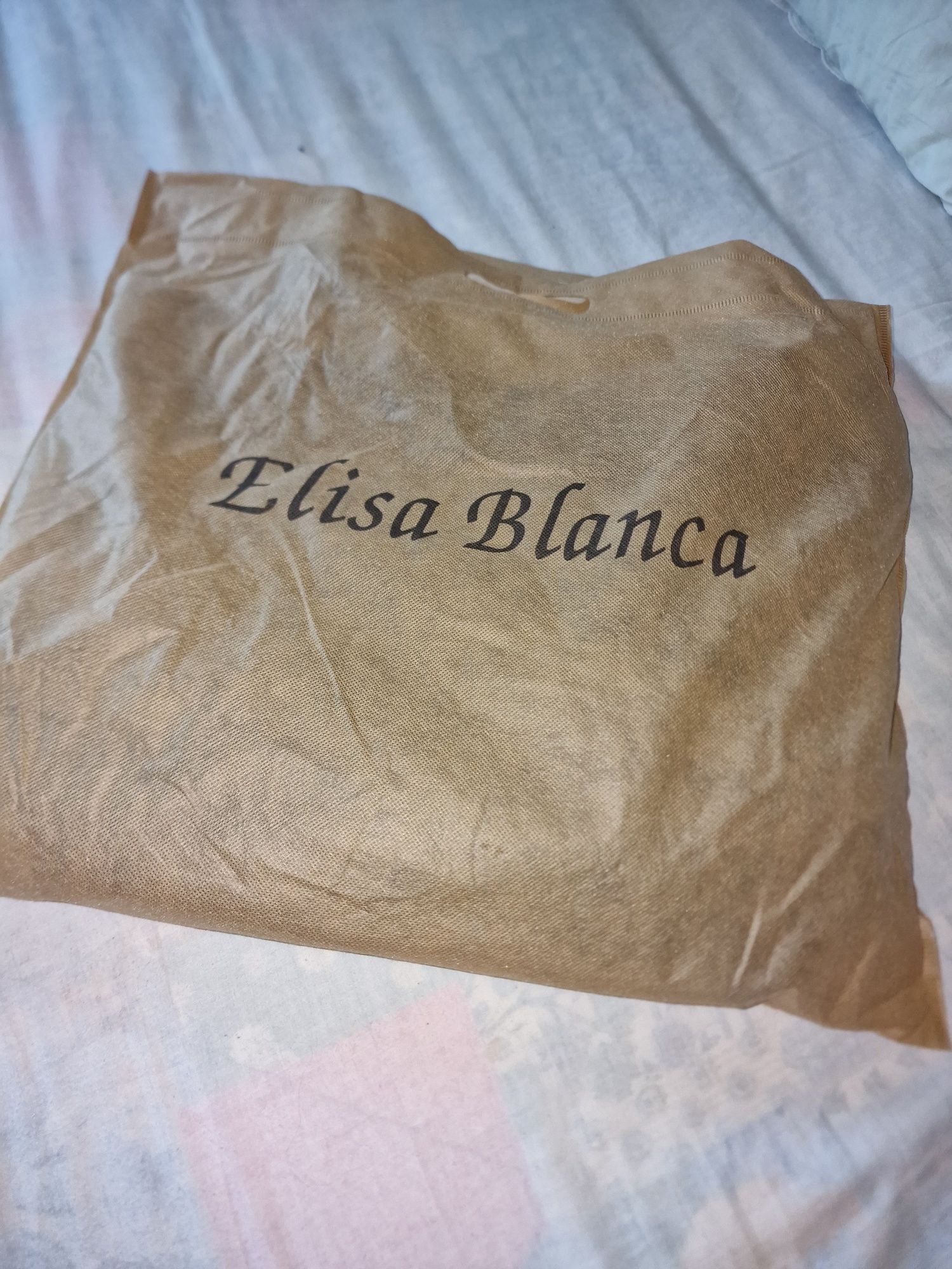 Carteira Nova Elisa Blanca
Nunca usada
Muito bonita e elegante
Com alç