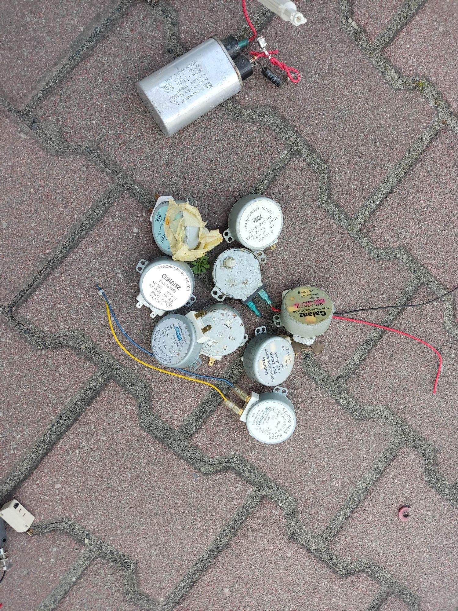 Części z mikrofalówki silnik kondensator wentylator kranrowki żarówka