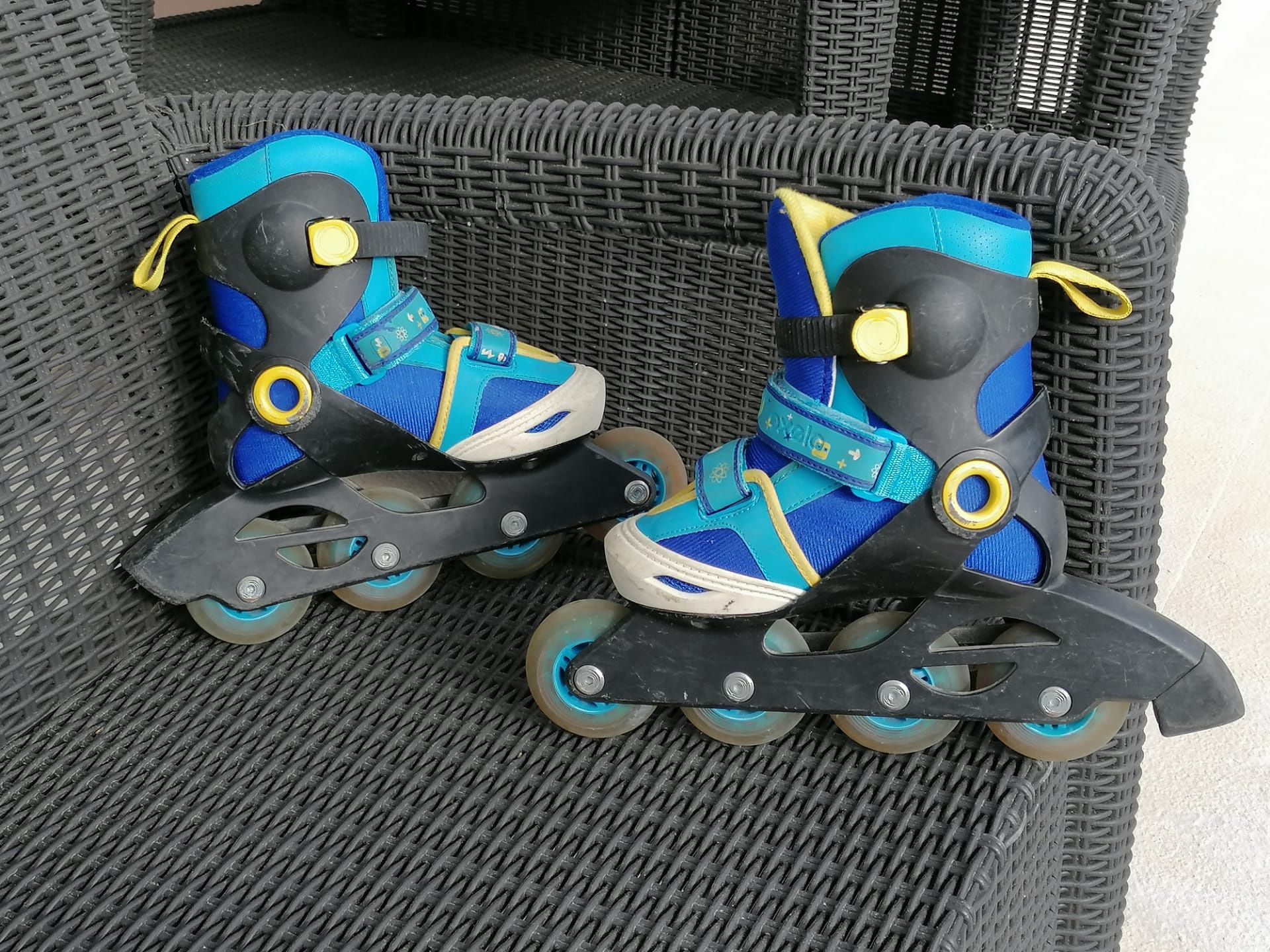 Patins em linha tamanho 30-31 com capacete e proteções incluidas