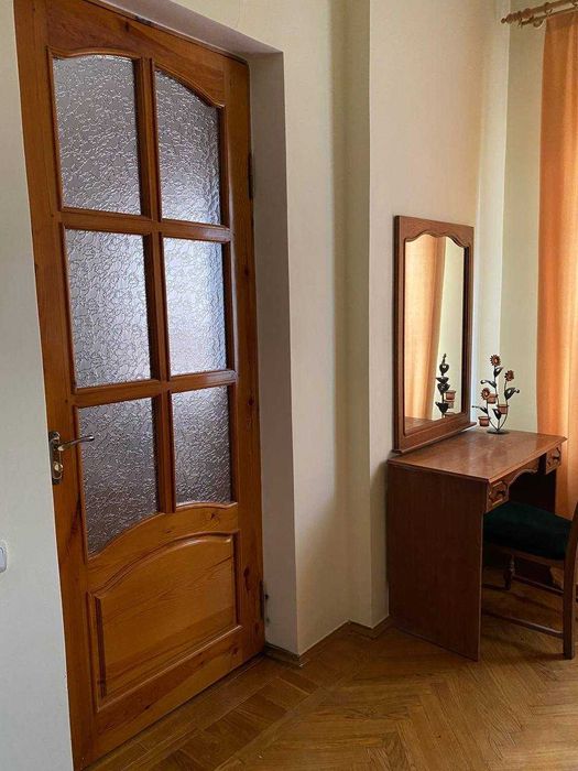 Продаётся 3-х ком. кв. центр Славянска Автономное от. 112 м.кв.