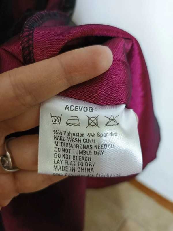 Czarno-bordowa sukienka ACEVOG z tiulem i welurowym wzorem, r. S