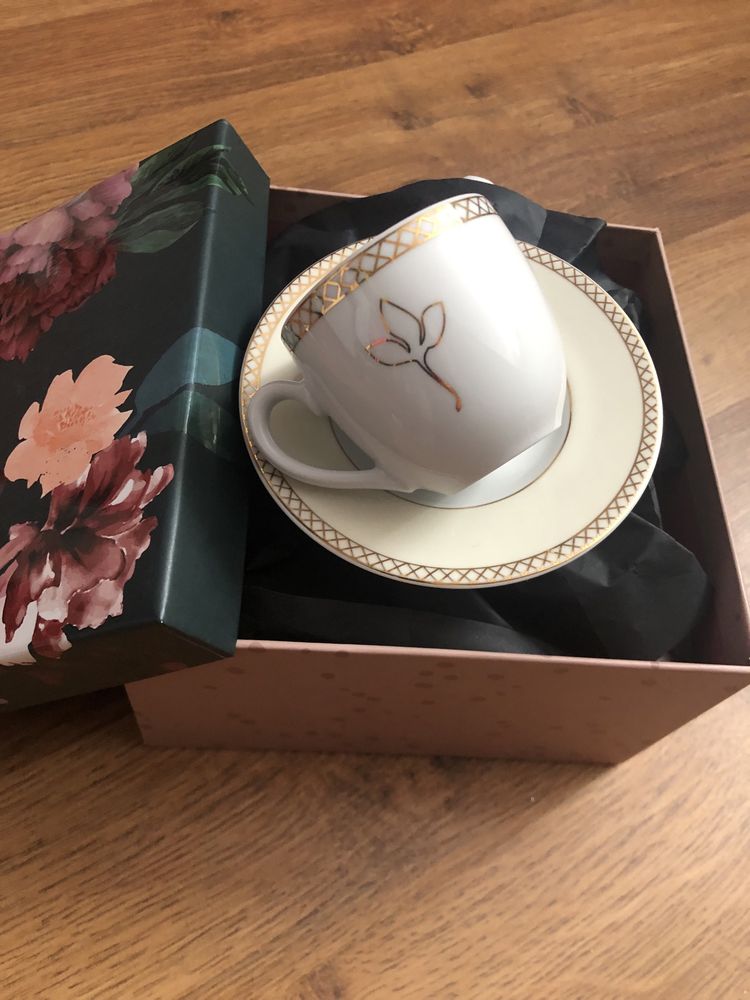 Filiżanka mała espresso biała porcelana ze złoceniem